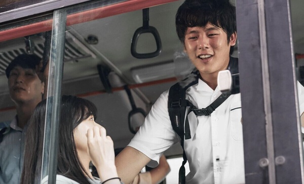 《Moving異能》主角高允貞與李正河，在劇中飾演繼承超能力的二代，演繹青澀的校園成長故事。