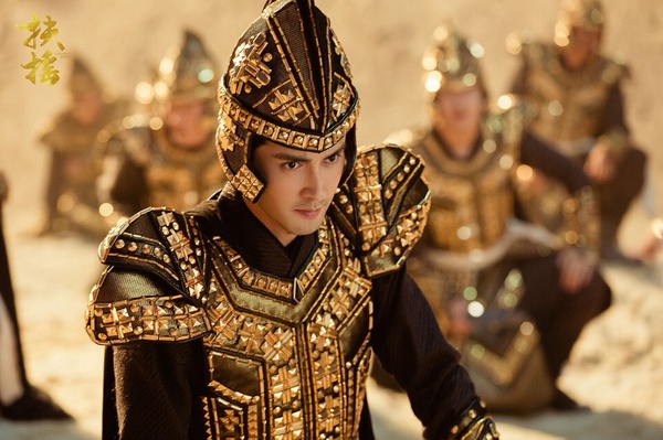 演員高偉光在《扶搖》中的鎧甲造型，其高挑身材與霸氣形象，完美演繹了戰神般的亂世梟雄。