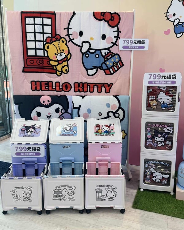 7-11「三麗鷗福袋」2025登場！KITTY大臉面紙套、摺疊購物車太可愛，6種價格25款一次看