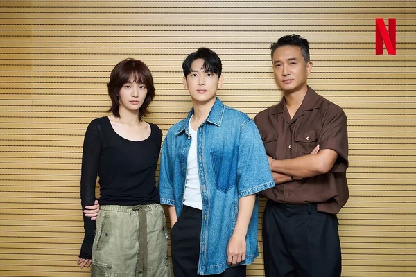 《魷魚遊戲3》結局後演員近況！李秉憲孫藝珍扮夫妻，李政宰和她上演18歲父女戀卻惹議