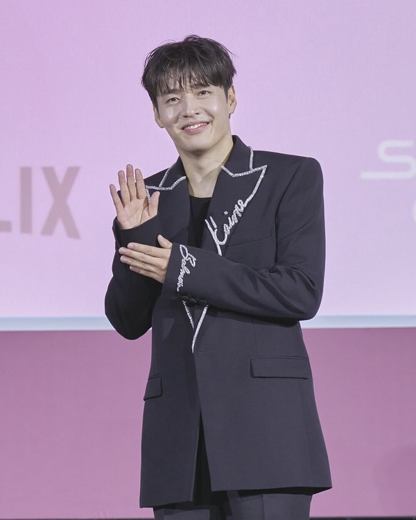 《魷魚遊戲3》結局後演員近況！李秉憲孫藝珍扮夫妻，李政宰和她上演18歲父女戀卻惹議