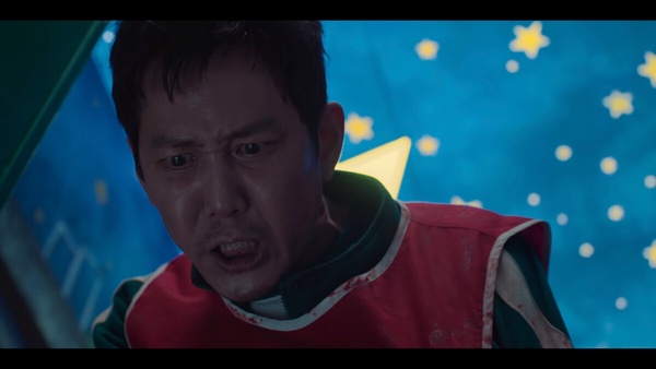 生小孩只需5分鐘？《魷魚遊戲3》6大槽點：成奇勳抱嬰兒跳繩，警察問了兩季「為什麼」