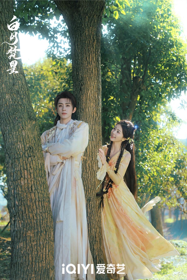 白鹿在《白月梵星》中飾演將軍府嫡女白爍的修仙扮相，造型唯美動人。