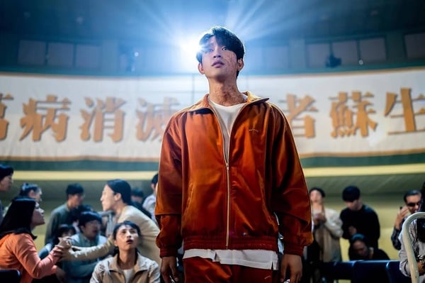 演員朴珍榮於新電影《異能5：死了一個超人以後》的造型，化身為神秘的邪教教主，展現與過往不同的形象