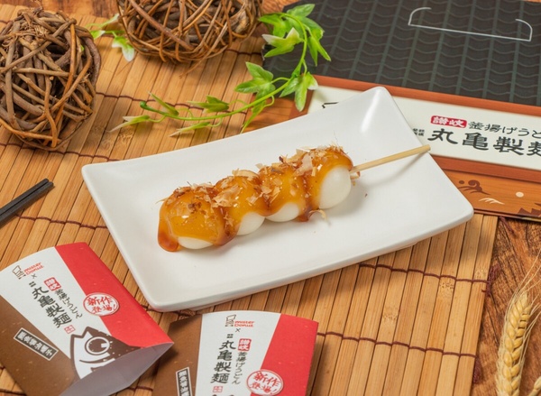 Mister Donut聯名丸亀製麵推出「豆皮生波堤」