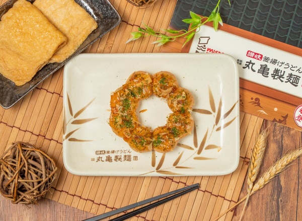 Mister Donut聯名丸亀製麵推出「豆皮生波堤」