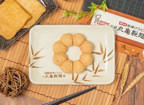 Mister Donut聯名丸亀製麵推出「豆皮生波堤」