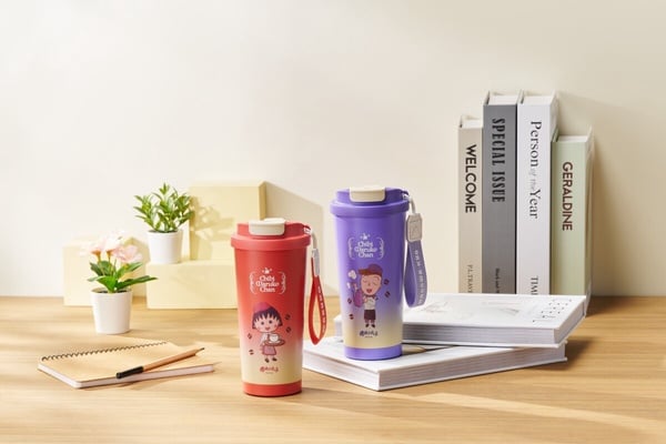 全聯小丸子積分樂加價購商品「手提保溫杯杯」，杯身印有小丸子圖案，附有提把方便攜帶。