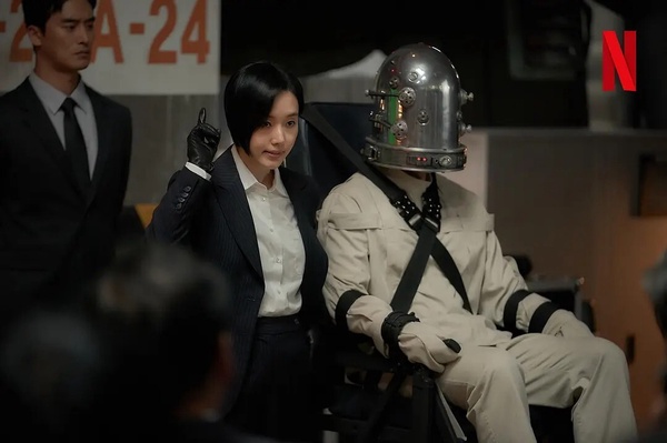 改編自日本同名漫畫的《寄生獸：灰色部隊》，展現了高水準的特效與緊湊劇情。