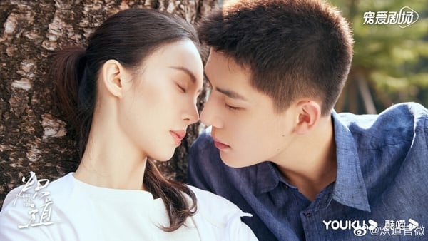 金晨與王安宇在《熾道》中的高甜吻戲，導演將姐弟戀的曖昧拉扯感拍得讓人心動。