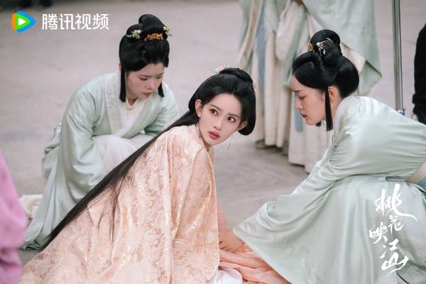 《桃花映江山》女主角孟子義劇照，飾演美豔狡猾的和親公主姜桃花。