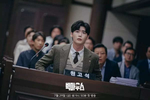 李鐘碩作品履歷超狂！《瑞草洞》好評炸裂，《聽音》被封天花板，但死後想留下的是這部