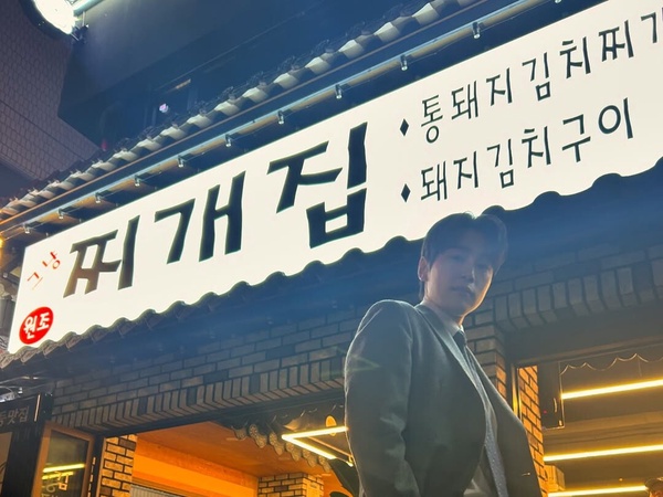 《瑞草洞》首播收視率完勝《未知的首爾》！李鐘碩演活社畜律師，五人幫美食吃播超療癒