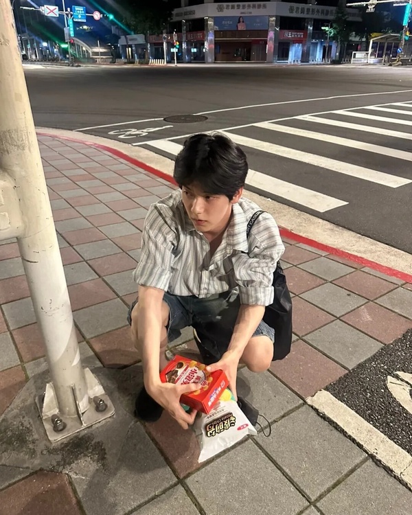 8款韓星愛吃「台灣零食」：TXT 秀彬｜波的多洋芋片 荷包蛋口味
