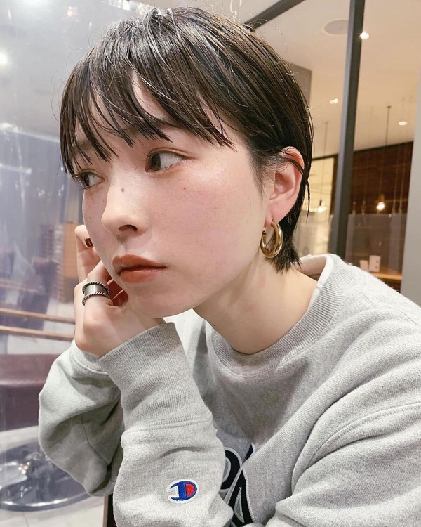 2025「日系短髮造型」10款推薦：小貓短髮、高層次鎖骨髮超修飾臉型！