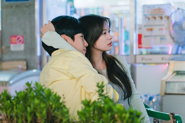 網評最準情侶「星座配對」組合！橋本環奈、中川大志傳訂婚，是水瓶+雙子的超強配對！