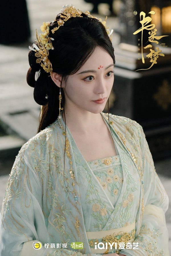祝緒丹是氣質古裝美女，在《永夜星河》就曾掀起熱議，不過這次在《書卷一夢》則是翻轉了大家對她的印象，在原本的劇本裡是惡毒女配，反差很大就驚豔不少觀眾，而穿書後則變成了宋家大小姐，表面上看似斯文柔弱，但在感情上卻很霸氣，與上官鶴的相處很有趣