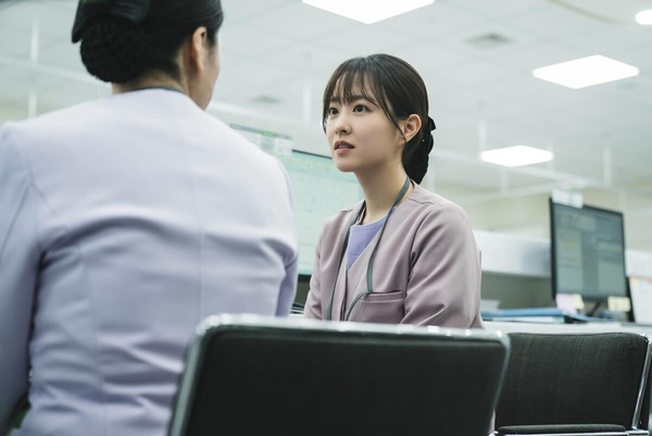 明明工作快崩潰，為什麼還是「不敢辭職」？不配德感太重，擔心換職場的結局還是一樣