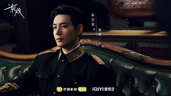 《軋戲》故事很有趣，和最近的《書卷一夢》一樣也都是劇本世界的故事。《軋戲》講述菜鳥劇本殺玩家，愛上王牌NPC演員，講述肖稚宇與胡羞因一場以「民國」主題的劇本殺結緣。在劇本世界裡，兩人碰撞出宿命火花，又在現實世界意外重逢，揭開彼此身份謎題的故事。