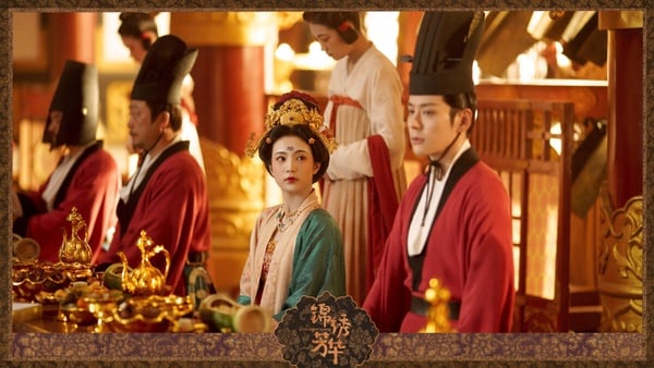 楊紫主演的大女主經商劇拆成《國色芳華》、《錦繡芳華》上下兩部，下半部沒爛尾。《錦繡芳華》有更多家國、朝堂的篇幅，先前一心想逃離渣夫、專心搞事業的何惟芳，到了《錦繡芳華》又更多成長，她開始學會拋開利益，為國為民做事，和蔣長揚是真正靈魂契合的伴侶。