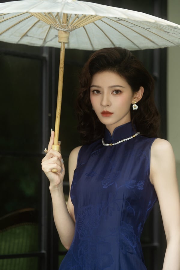 張予曦的五官非常漂亮，眼睛深邃、櫻桃小嘴，臉蛋確實無可挑惕。張予曦是濃顏系美女，長相很搶眼，不少網友都覺得張予曦長得很像洋娃娃，有點混血每人的感覺，特別精緻，身材也很完美。