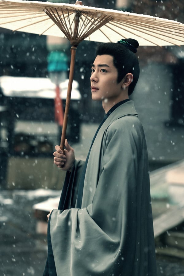 肖戰主演的《藏海傳》是一部大男主權謀古裝劇，這是今年衝出高評價、高熱度的古裝劇。故事講述男主角藏海一家被滅門，接著他默默佈局，一路調查真相。《藏海傳》節奏滿快，每集都有吸引人看下去的鉤子，既有刺激的下墓冒險，也有緊張的權謀博弈。