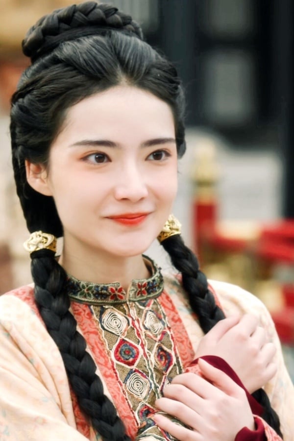 加奈那是來自維吾爾族的00後演員，每次出演古裝劇，美艷的古裝扮相總能掀起話題！她先前演過《夢華錄》、《神隱》等，造型都很出眾，這次也不例外！她飾演「阿史娜丹」一角，是來自異域的公主，容貌美麗，喜歡舞刀弄槍，劇中騎馬射箭的片段英姿颯爽，也驚豔不少觀眾！