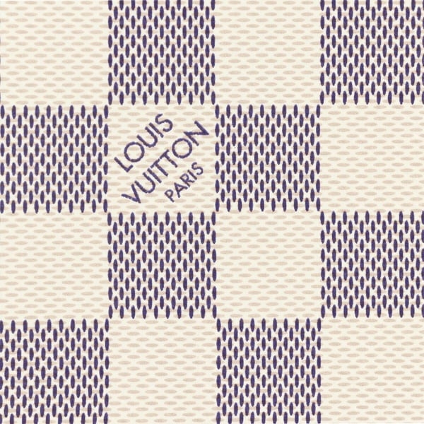LV Damier Azur棋盤格圖案,以象牙白與淺藍灰的組合呈現清爽柔和的視覺感
