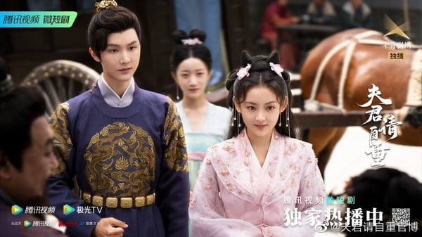 《夫君請自重》劇情講述作家沐小夕意外穿進自己的小說,她必須完成十個任務才能返回,本以為十拿九穩,卻不知男主角秦川因此獲得了能夠聽到沐小夕心聲的能力,當男主同樣也能預知劇情,故事的走向發生了翻天覆地的變化。