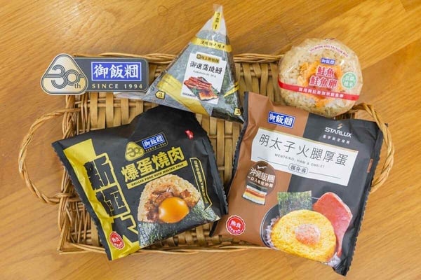 7-11「WUNIQUE吳一無二」聯名甜點！開心果可麗露、野莓馬卡龍冰必吃，再推御飯糰新品