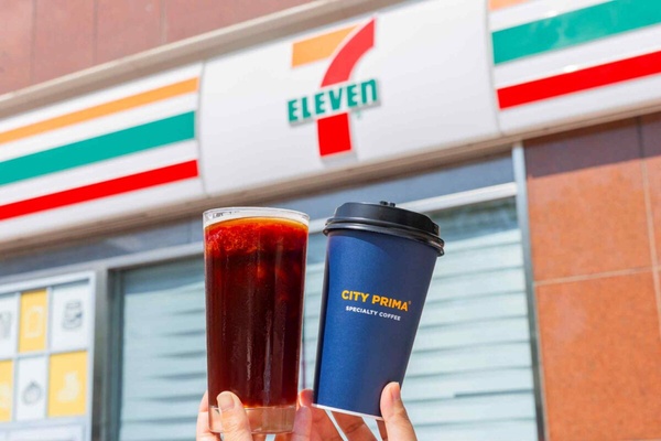 7-11「WUNIQUE吳一無二」聯名甜點！開心果可麗露、野莓馬卡龍冰必吃，再推御飯糰新品