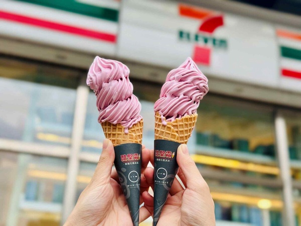 7-11「WUNIQUE吳一無二」聯名甜點！開心果可麗露、野莓馬卡龍冰必吃，再推御飯糰新品