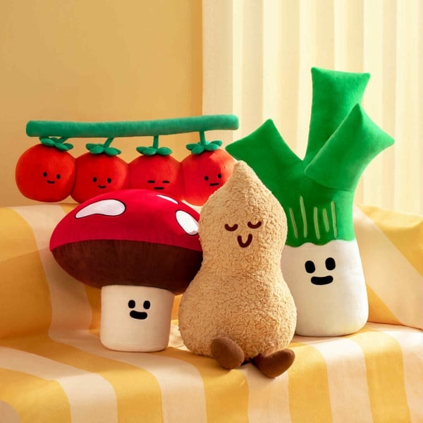 台版Jellycat在7-11買得到！幸運花生、好事番茄、超蔥明必收，再推蠟筆小新冰箱貼盲盒