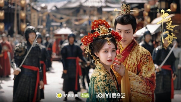 《書卷一夢》CP拿下第三名！《書卷一夢》是「穿書」的設定，講述180線女演員宋小魚意外穿越進劇本世界，成為被反派男主用完即棄、凌虐致死的女主角宋一夢。無論她如何努力，「劇情」始終都會將她推往男主南珩身邊……李一桐和劉宇寧CP火花意外蠻強的，李一桐演的宋一夢很靈動，而劉宇寧把南珩演出了和《折腰》不同的感覺。