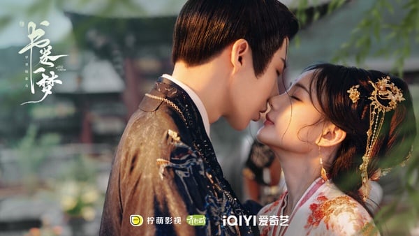 《書卷一夢》CP拿下第三名！《書卷一夢》是「穿書」的設定，講述180線女演員宋小魚意外穿越進劇本世界，成為被反派男主用完即棄、凌虐致死的女主角宋一夢。無論她如何努力，「劇情」始終都會將她推往男主南珩身邊……李一桐和劉宇寧CP火花意外蠻強的，李一桐演的宋一夢很靈動，而劉宇寧把南珩演出了和《折腰》不同的感覺。