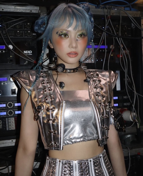 Y3K 風格介紹+穿搭單品推薦 aespa 新歌風格、女團 XG 專輯風格也有他