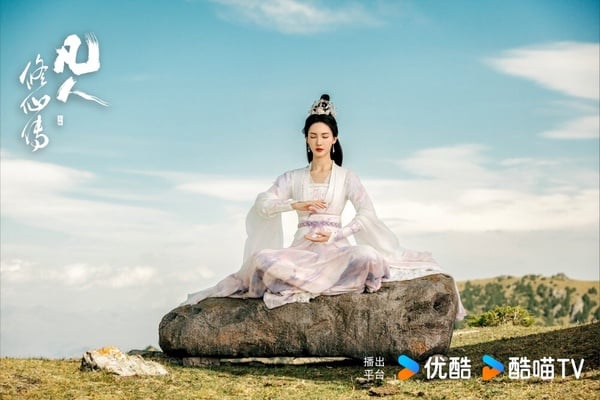 金晨在《凡人修仙傳》飾演「南宮婉」一角，小說中形容她的容貌傾國傾城，個性活潑溫和，修煉素女輪回功，與韓立相遇於血色禁地，而她與韓立一同歷經了魔道入侵、元嬰結成、宗門逼婚等重大事件，最後與韓立結為道侶。