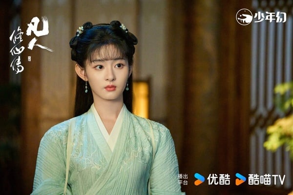 趙晴在劇中飾演「墨彩環」，是墨大夫的女兒，性格古靈精怪，初遇韓立時，她就對韓立一見鍾情。而在原著小說中，她還有兩位同父異母的姊姊墨玉珠、墨鳳舞，不過在劇版將墨玉珠、墨鳳舞的戲份皆合併在墨彩環身上！