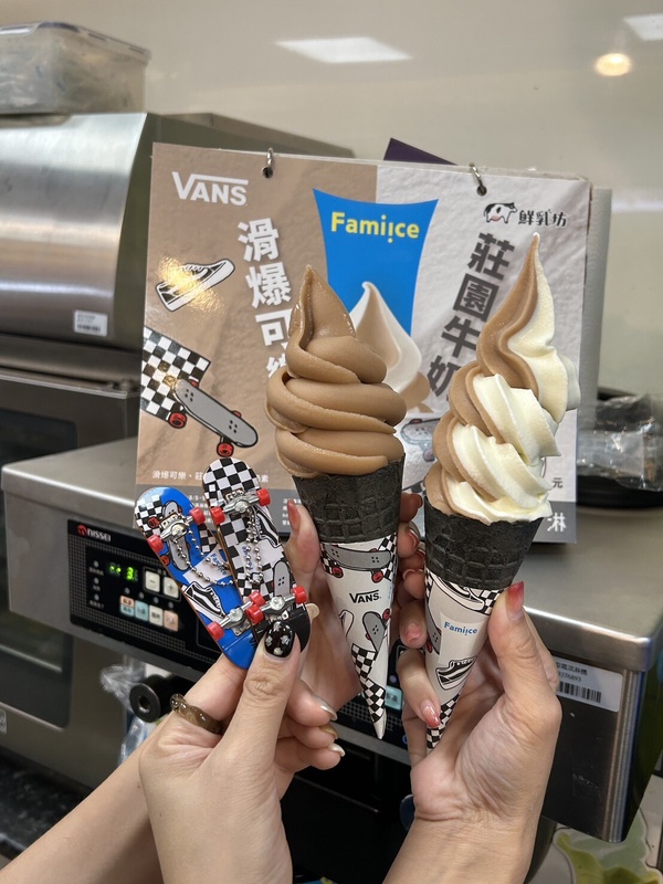 全家霜淇淋新品優惠!全家聯名VANS「滑爆可樂霜淇淋」8/5開賣,享優惠還有9元滑板吊飾