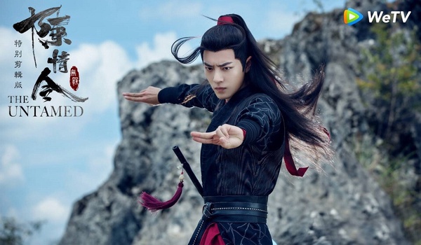 《陳情令》肖戰的魏無羨拿下第四名！好多人都忘不了放蕩不羈、風趣可愛又霸氣十足的魏無羨，他的形象很多變，遇到藍忘機就像小學生一樣搞怪，遇到狗就跑，黑化後癲狂又邪魅，每個眼神都好看。肖戰真的把魏無羨演活了，不只是因為帥，感覺他就是魏無羨本人。