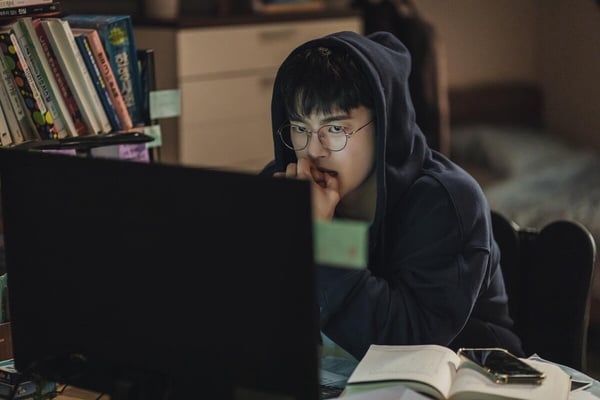 從「躺平族」變「老鼠人」——TikTok 、小红書都在討論的「老鼠人文化」是什麼？