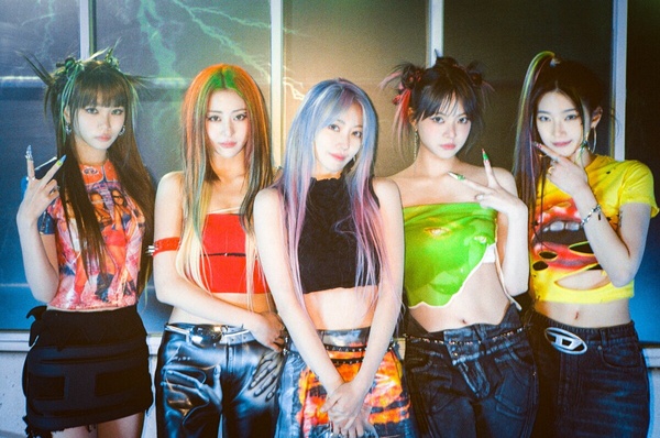 theqoo熱議「Kpop 逐漸沒落的五大原因」：歌詞英文化、大幅度對嘴都上榜！