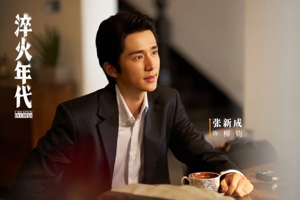 《淬火年代》找來張新成和宋祖兒主演，是打造過《歡樂頌》、《知否》的正午陽光出品。《淬火年代》改編自阿耐的小說，阿耐也就是《風吹半夏》和《歡樂頌》的原著作者，她的作品總是充滿現實感，影視化後口碑都不錯，不過今年這部《淬火年代》首播卻意外爆冷，口碑其實不差，豆瓣有7.0分，但熱度很低迷。