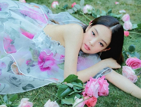Jennie滑水又被罵?舞台背後依舊圈粉無數