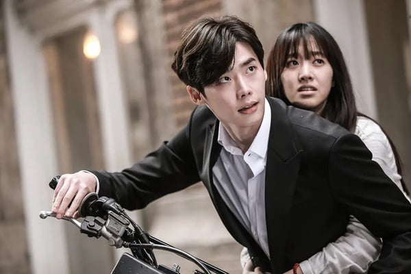 李鐘碩主演韓劇收視TOP9！《瑞草洞》墊底《黑話律師》第4輸《W》，冠軍飆破26%確實神