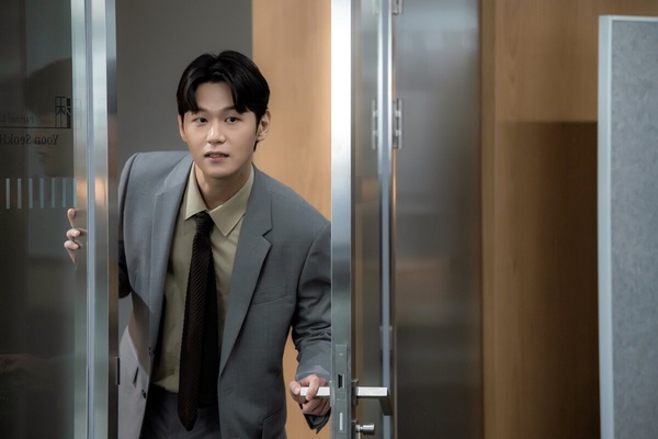 Netflix《夢想成為律師的律師們》演員介紹：李陣郁歷任女友超大咖、鄭彩娟承認整形？