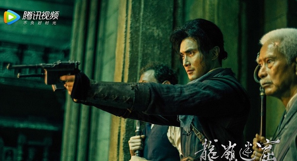 《鬼吹燈》和《盜墓筆記》是盜墓故事中的兩大頂級IP，原著小說《鬼吹燈》的好評度其實更勝《盜墓筆記》。講述胡八一、王胖子和Shirley楊為了解開部族消失的千古之謎，利用風水秘術，尋找失落龍樓寶殿的故事。《鬼吹燈》是個長篇故事，劇版拍了好幾個版本，評價最高的是《星漢燦爛》導演費振翔指導的《龍嶺迷窟‎》篇章，高達8.1分，費導真的很會拍！