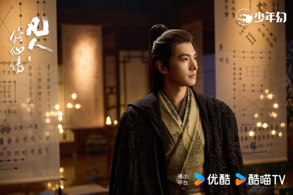 楊洋主演的《凡人修仙傳》目前落在第六名，後續有望在往上漲。《凡人修仙傳》因著頂流明星楊洋，加上又是頂級大IP改編，首播就話題十足。這部劇口碑不錯呢！找來《夢華錄》導演指導，拍攝質感非常好，有拍出修仙劇唯美仙氣飄飄的感覺，不是爛劇。
