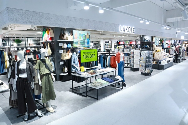 LAKOLE  (B1)：平價流行日系服飾、生活家居雜貨