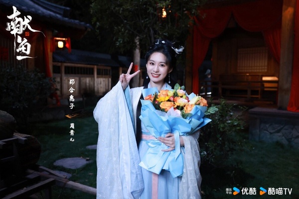 去年鄭合惠子友情出演《花間令》，雖然戲份不多，卻引起許多觀眾們的注意，可以說是最有效的客串！鄭合惠子的演技自然，搭男星的CP火花強，這次將在《獻魚》飾演「周青兒」，而這角色並非原創，是影視化後新增的角色，網上已經有造型路透，古裝扮相依舊很甜美，值得期待！